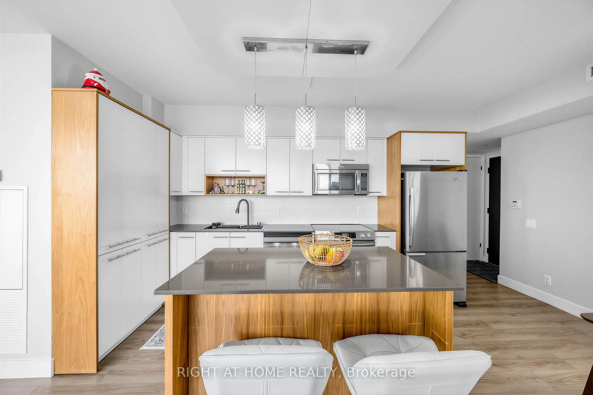 Photo 11 of Unit 2502, 5 Valhalla Inn Road, Etobicoke, Islington-City Centre West — HOMEH