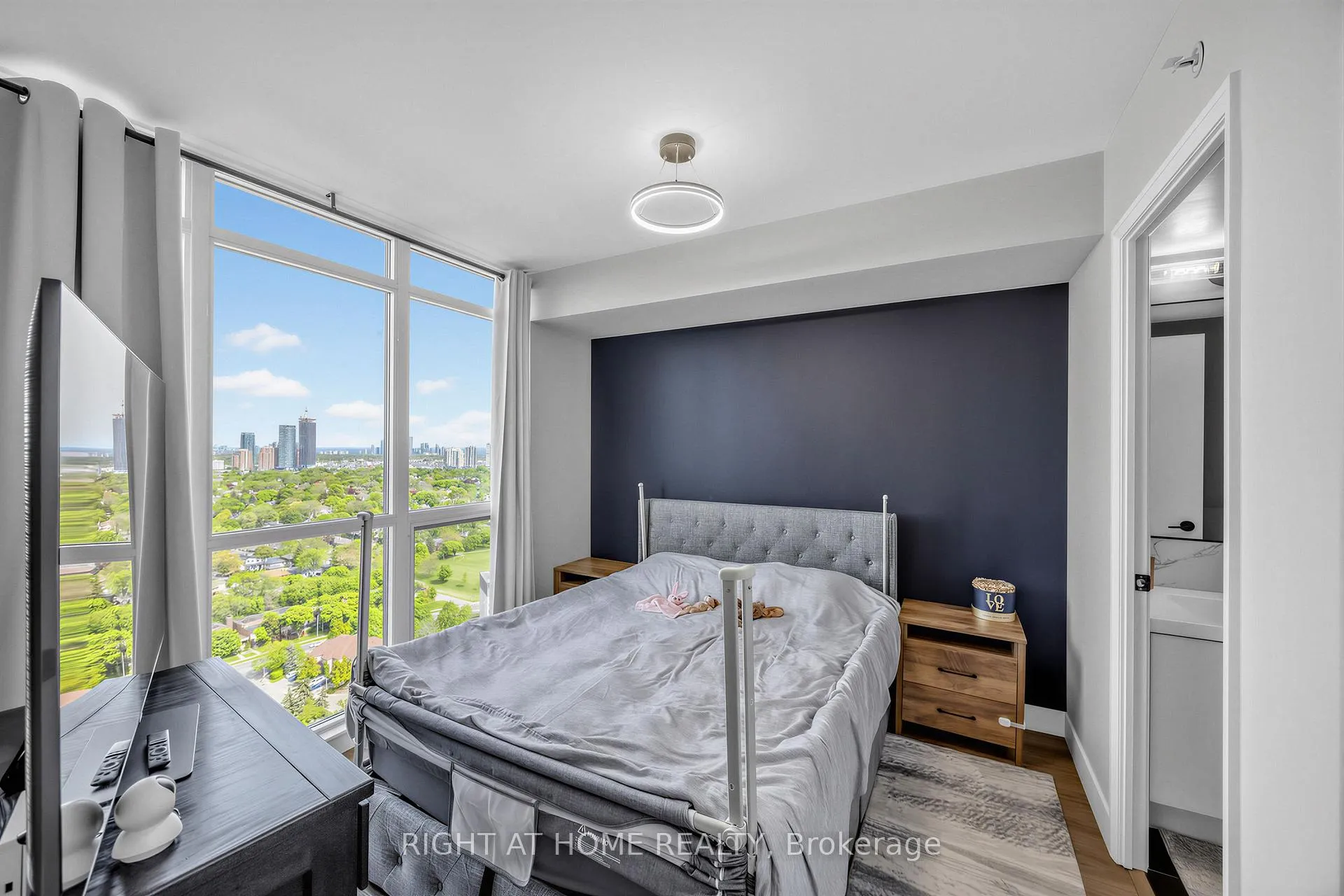 Photo 16 of Unit 2502, 5 Valhalla Inn Road, Etobicoke, Islington-City Centre West — HOMEH