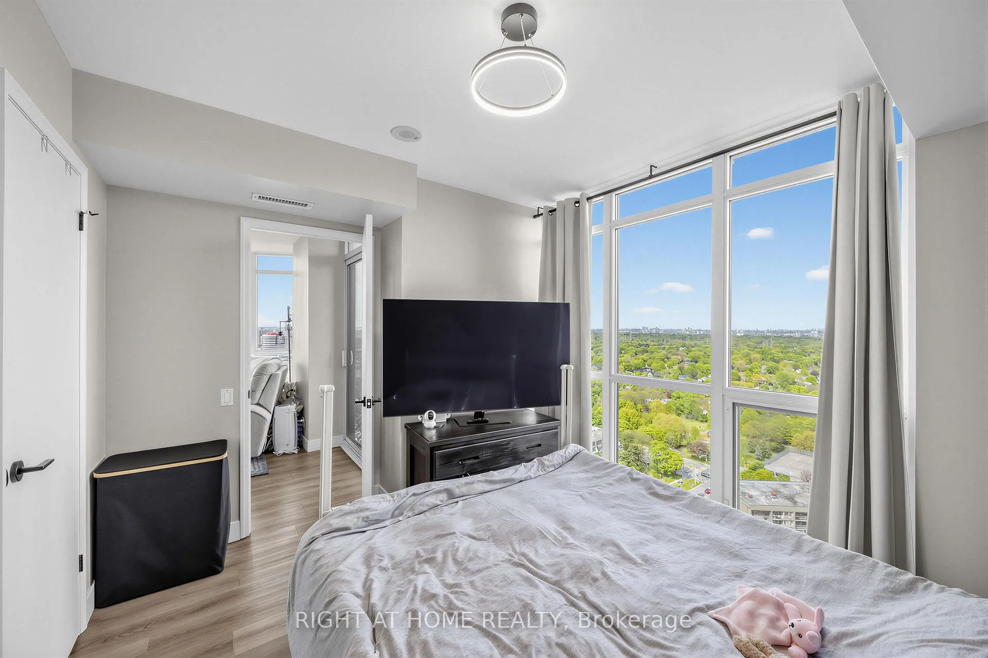 Photo 17 of Unit 2502, 5 Valhalla Inn Road, Etobicoke, Islington-City Centre West — HOMEH