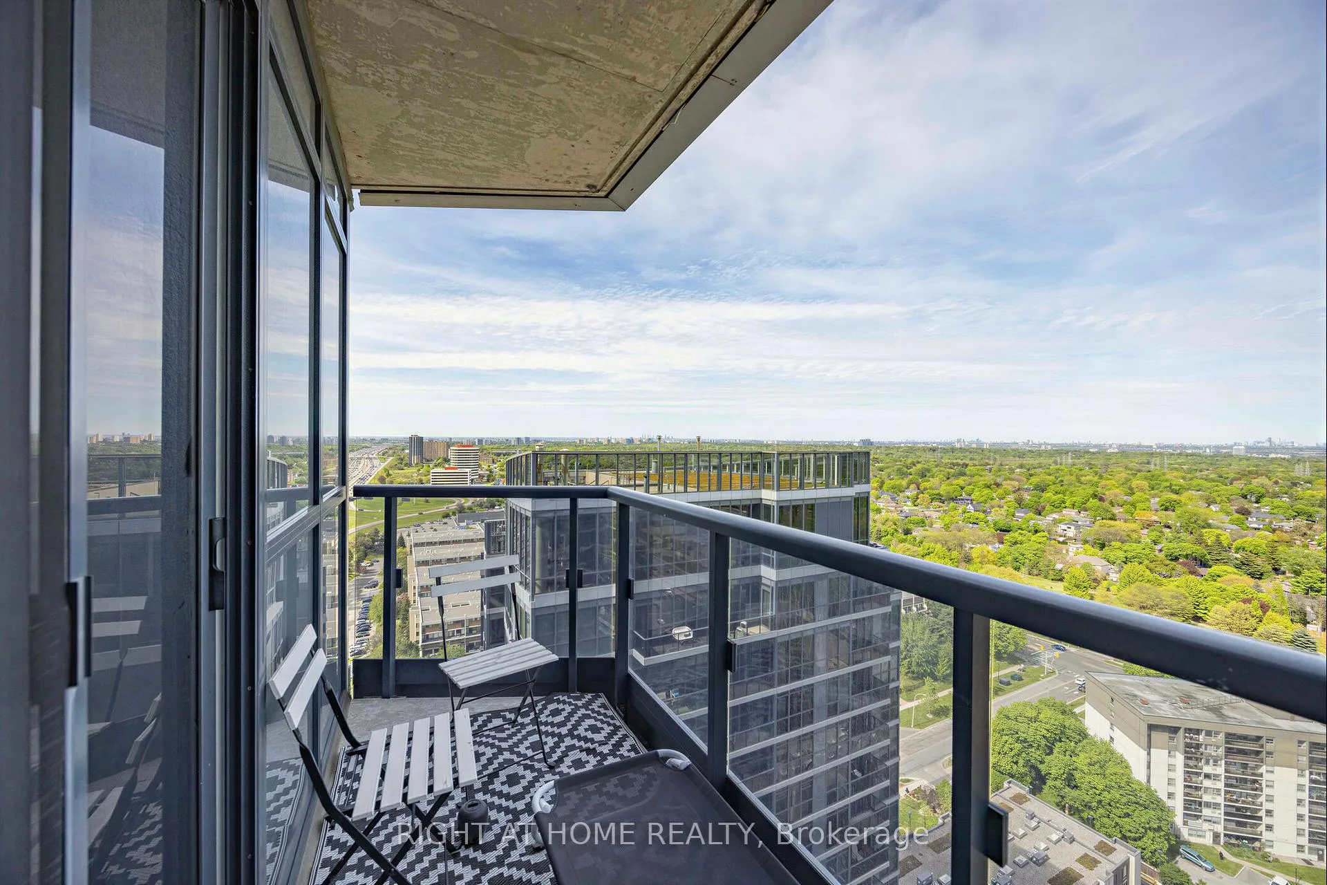 Photo 23 of Unit 2502, 5 Valhalla Inn Road, Etobicoke, Islington-City Centre West — HOMEH