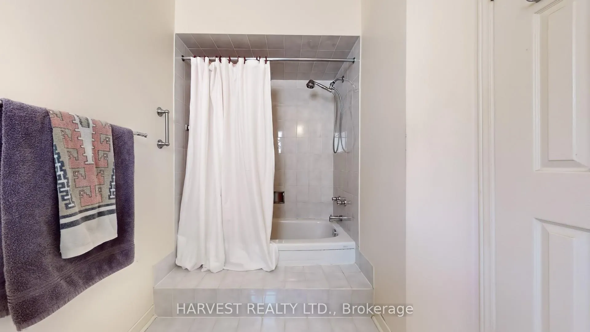 Photo 37 of 57 Summitcrest Drive, Richmond Hill, Devonsleigh — HOMEH