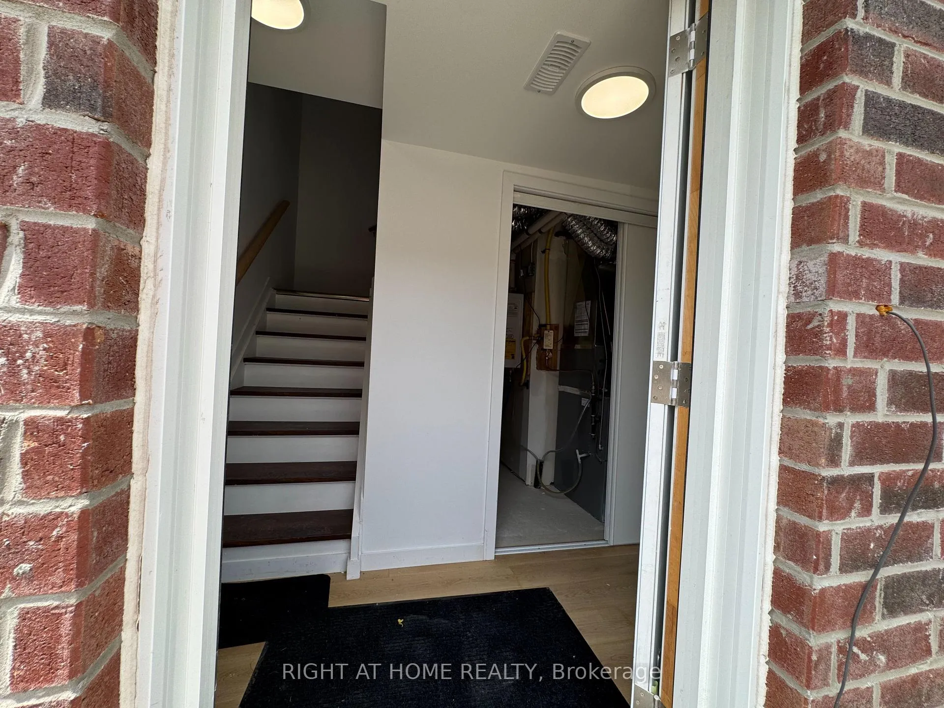 Photo 2 of Unit (Main), 113 Highriver Trail, Welland, Broadway — HOMEH
