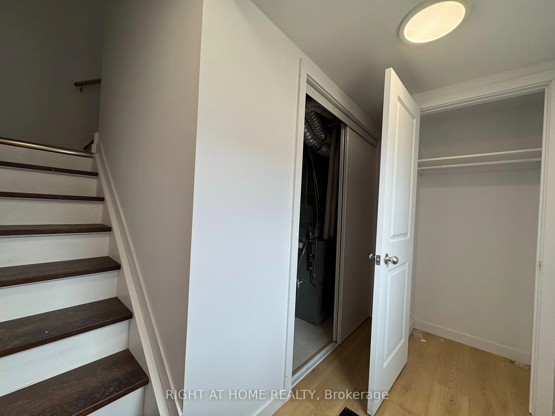 Photo 3 of Unit (Main), 113 Highriver Trail, Welland, Broadway — HOMEH