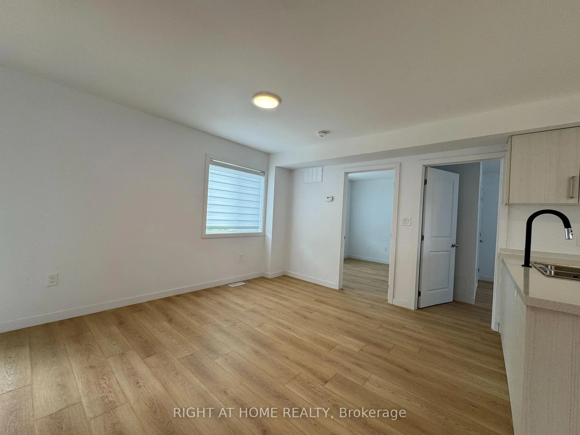 Photo 7 of Unit (Main), 113 Highriver Trail, Welland, Broadway — HOMEH
