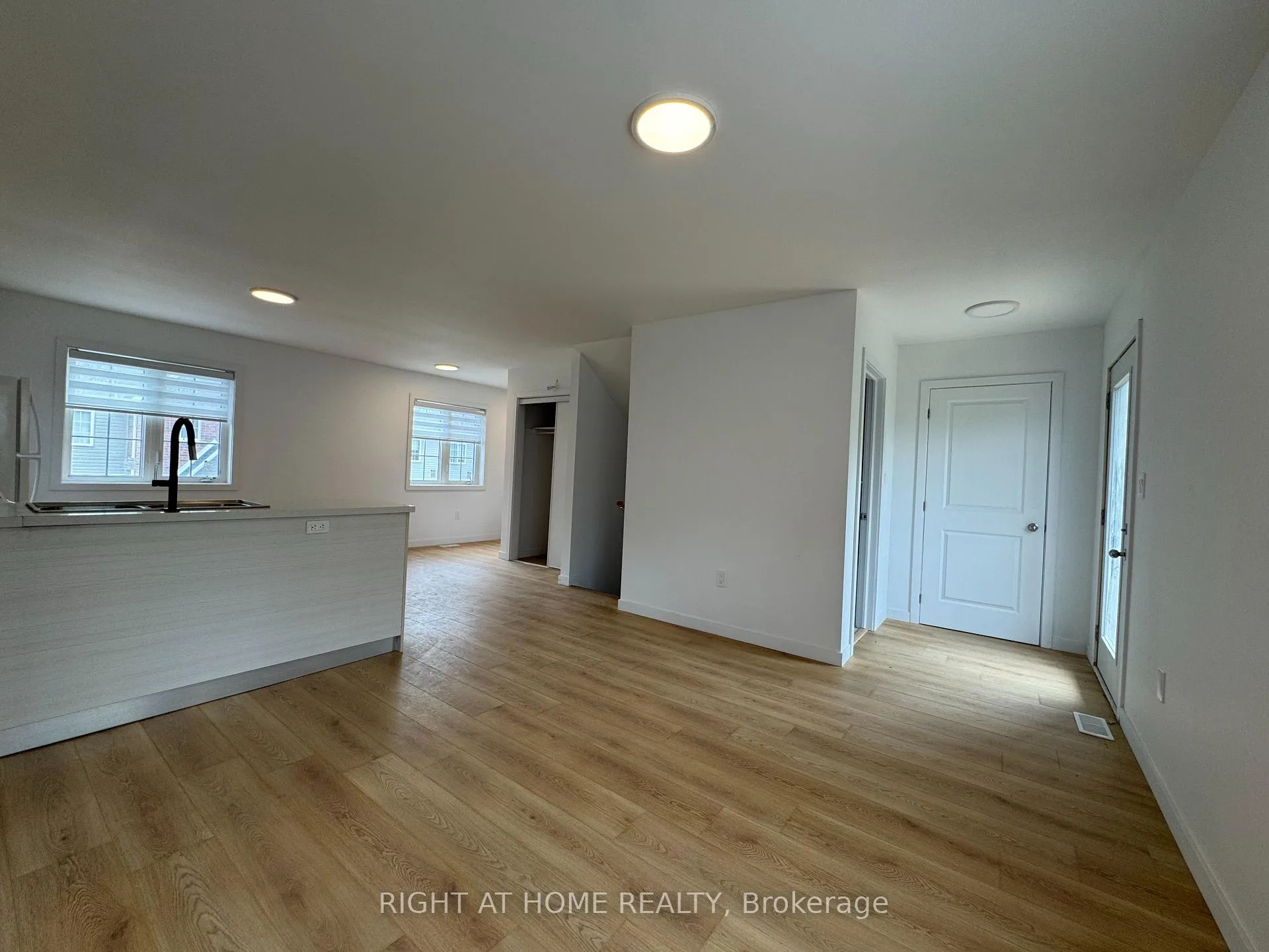 Photo 8 of Unit (Main), 113 Highriver Trail, Welland, Broadway — HOMEH