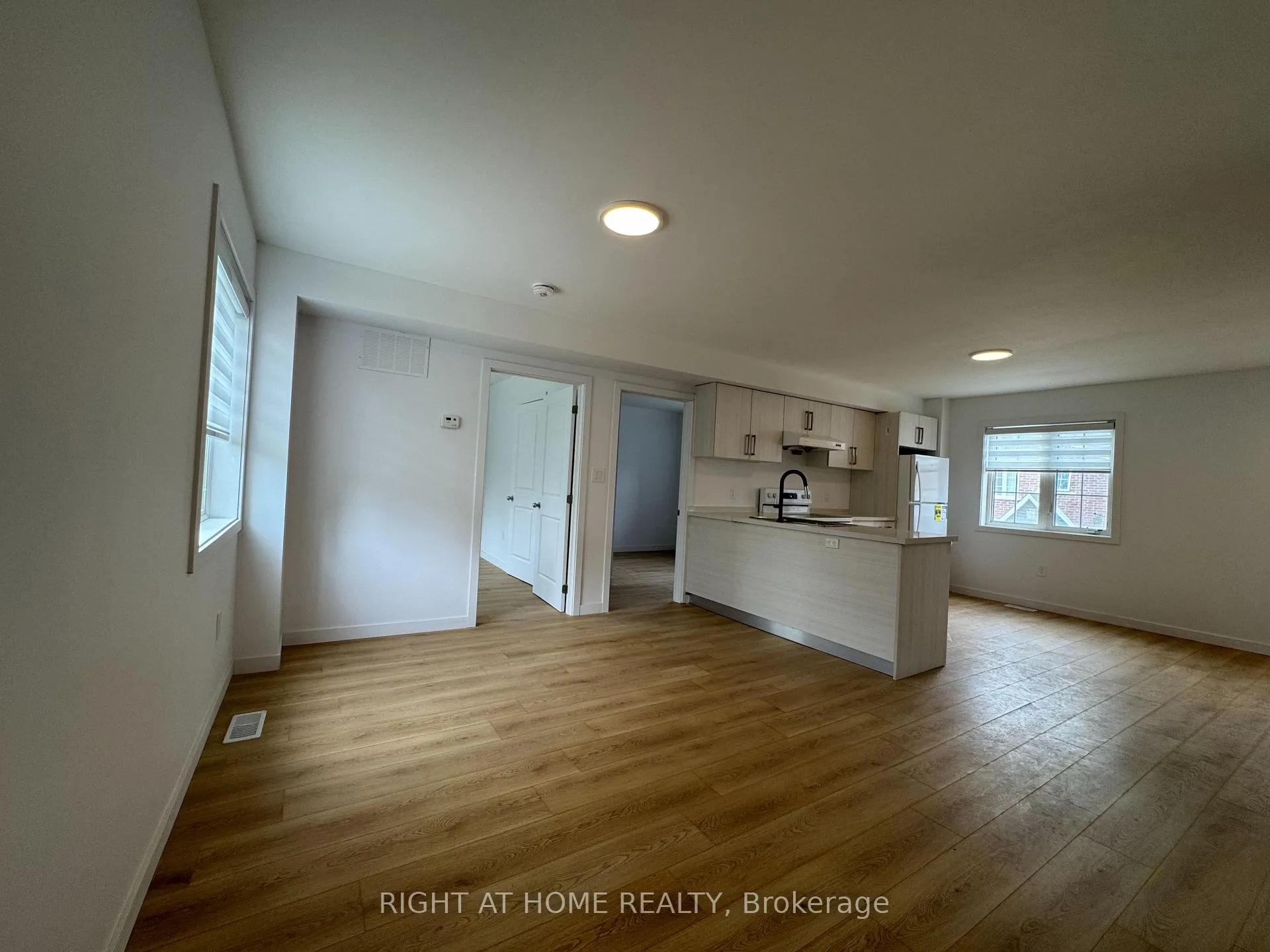 Photo 9 of Unit (Main), 113 Highriver Trail, Welland, Broadway — HOMEH