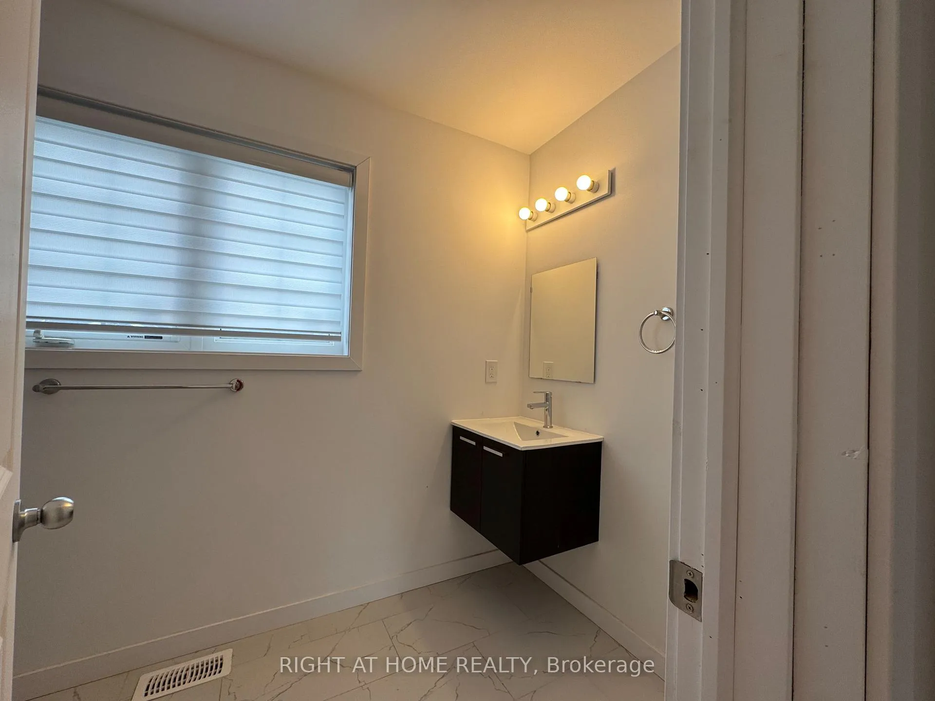 Photo 20 of Unit (Main), 113 Highriver Trail, Welland, Broadway — HOMEH