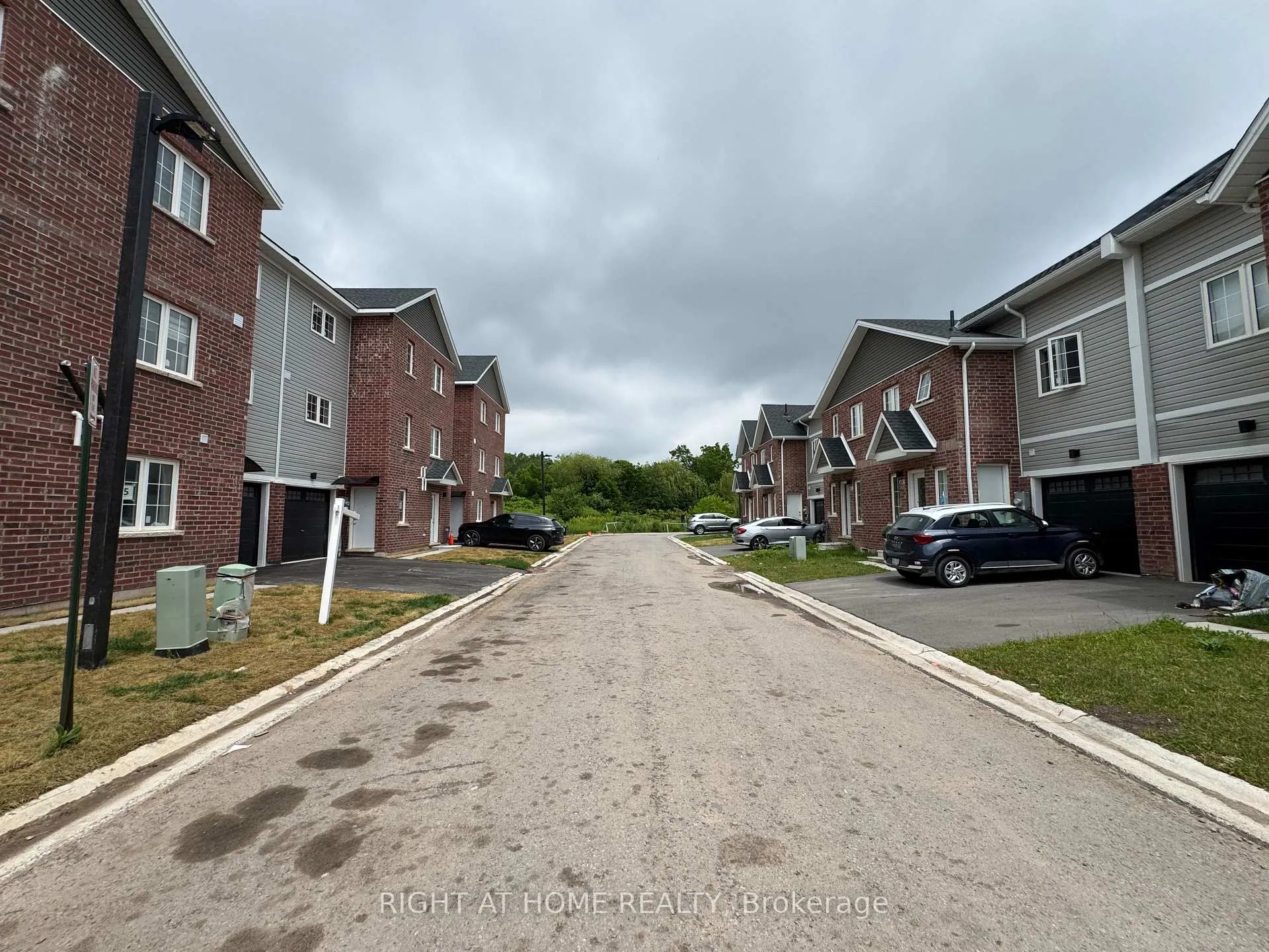 Photo 24 of Unit (Main), 113 Highriver Trail, Welland, Broadway — HOMEH