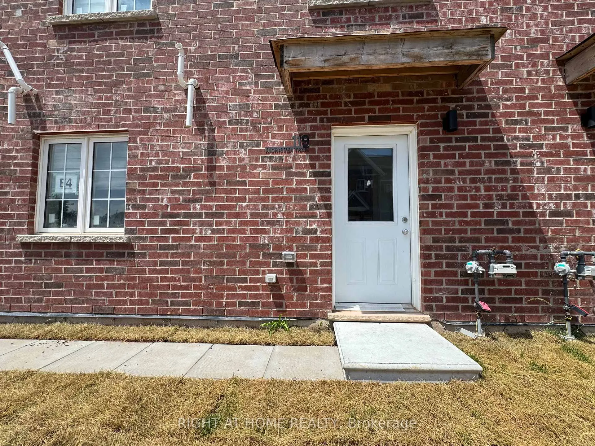 Photo 2 of Unit (Main), 119 Highriver Trail, Welland, Broadway — HOMEH