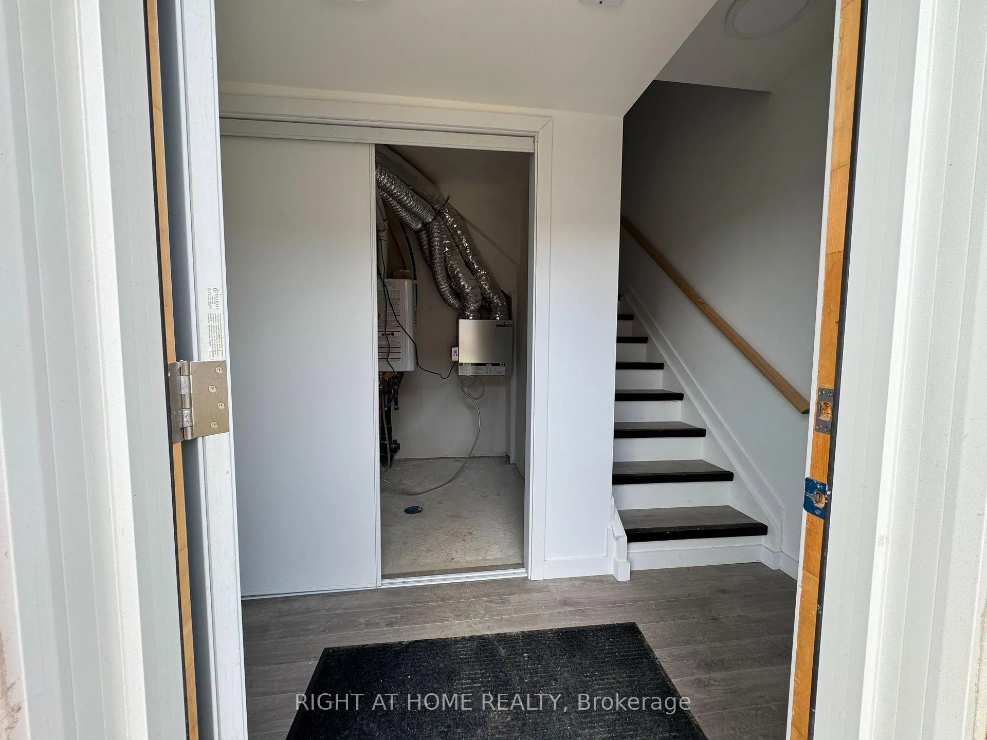 Photo 3 of Unit (Main), 119 Highriver Trail, Welland, Broadway — HOMEH