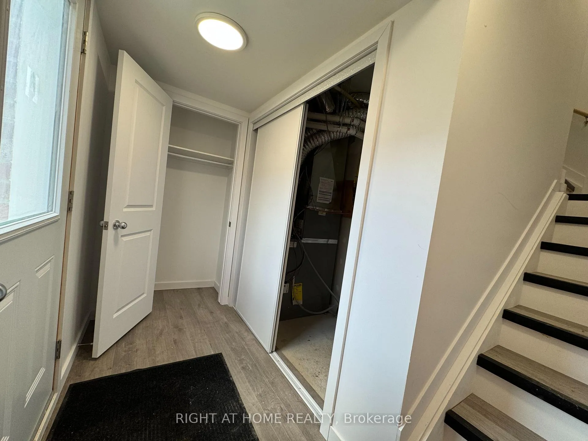 Photo 4 of Unit (Main), 119 Highriver Trail, Welland, Broadway — HOMEH