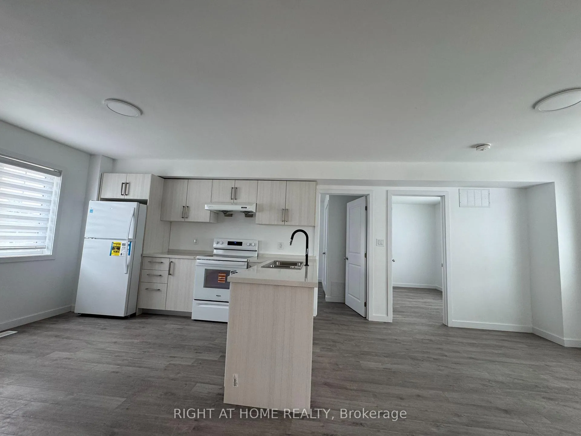 Photo 5 of Unit (Main), 119 Highriver Trail, Welland, Broadway — HOMEH