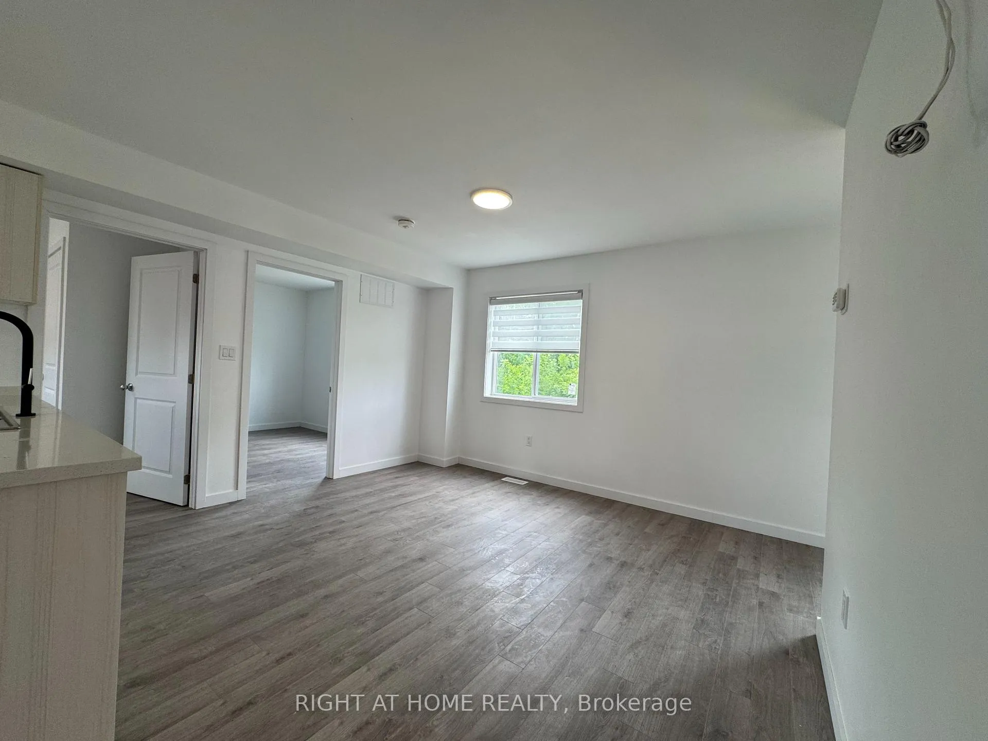 Photo 8 of Unit (Main), 119 Highriver Trail, Welland, Broadway — HOMEH