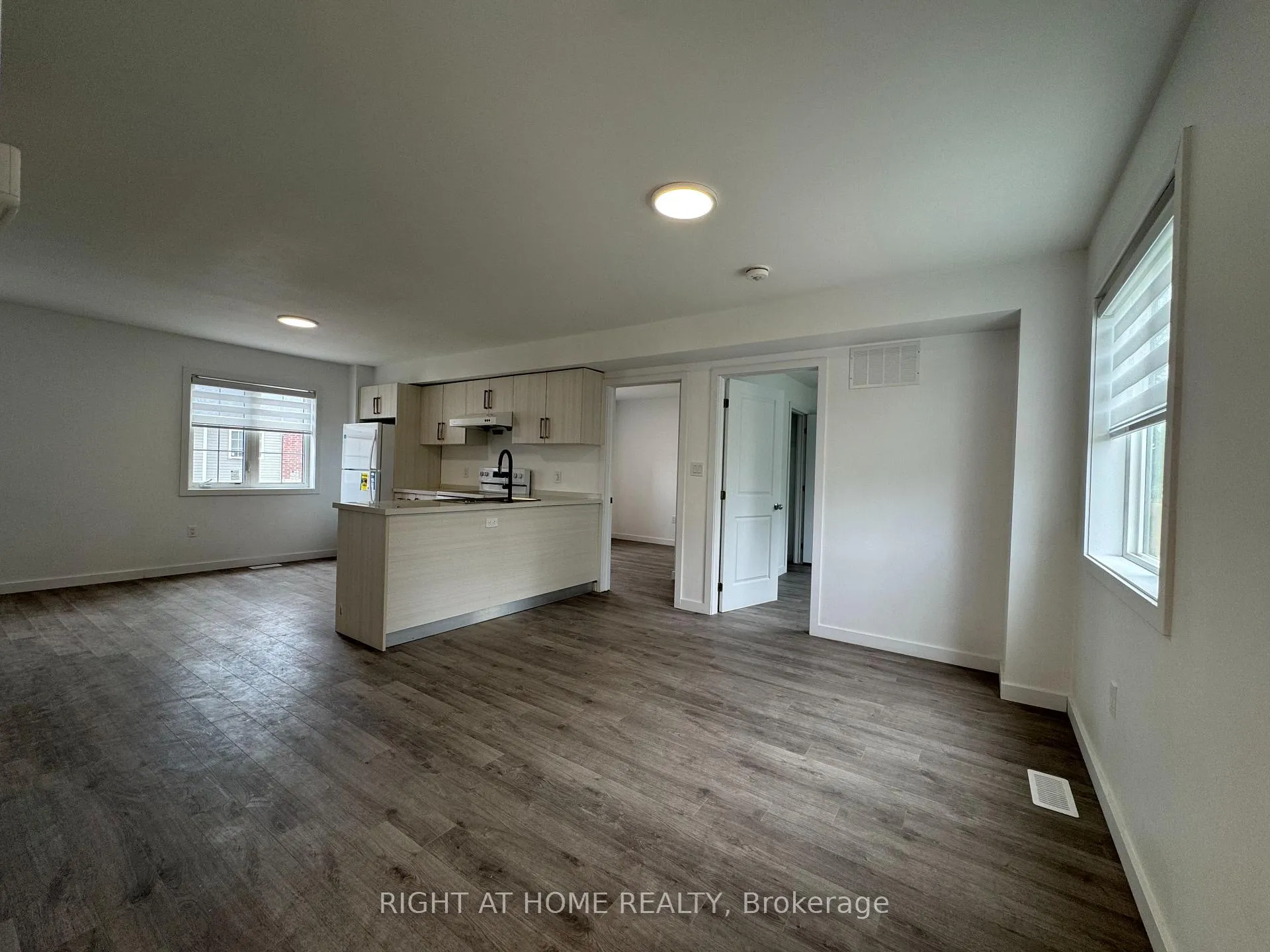 Photo 9 of Unit (Main), 119 Highriver Trail, Welland, Broadway — HOMEH