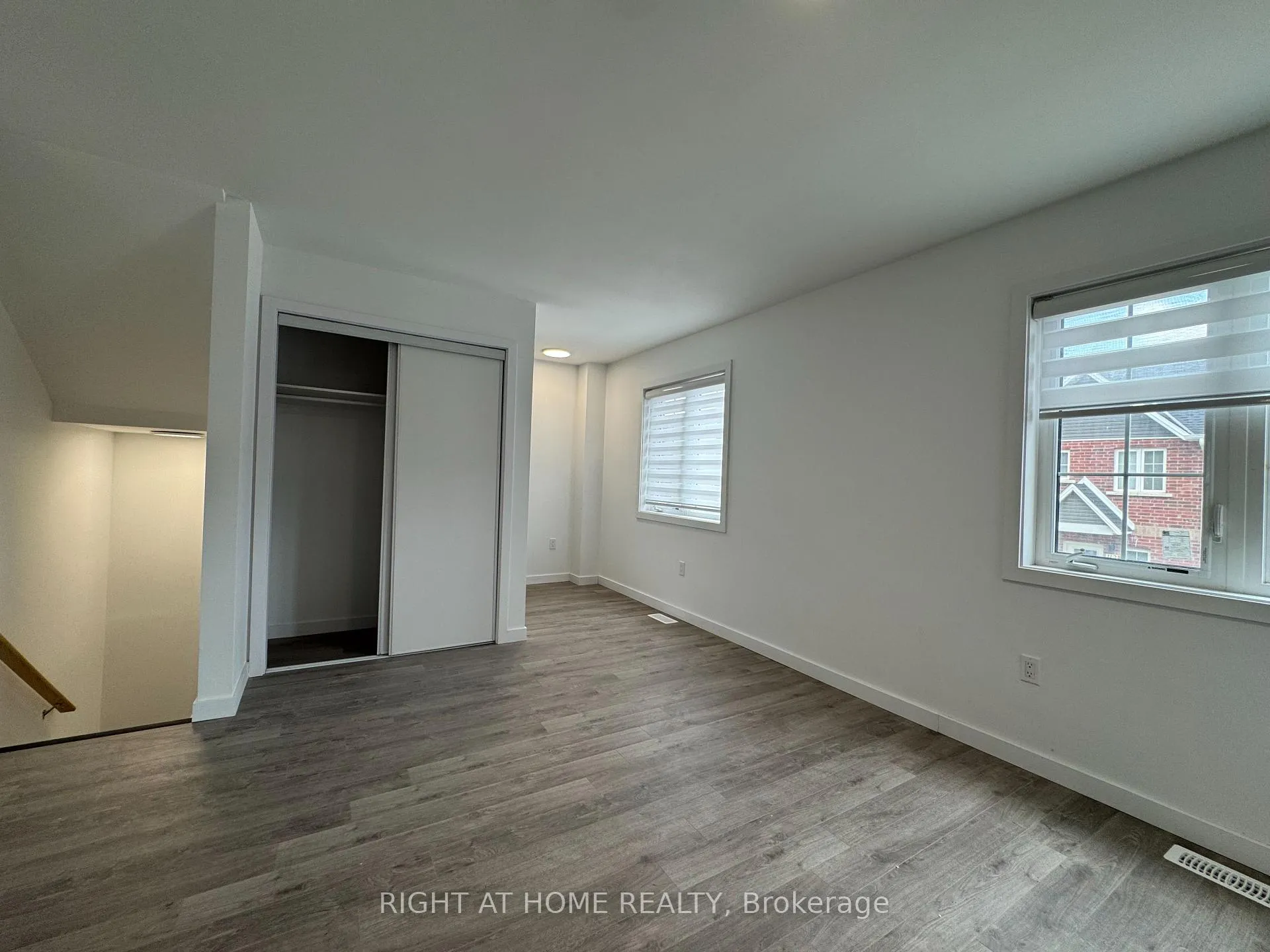 Photo 10 of Unit (Main), 119 Highriver Trail, Welland, Broadway — HOMEH