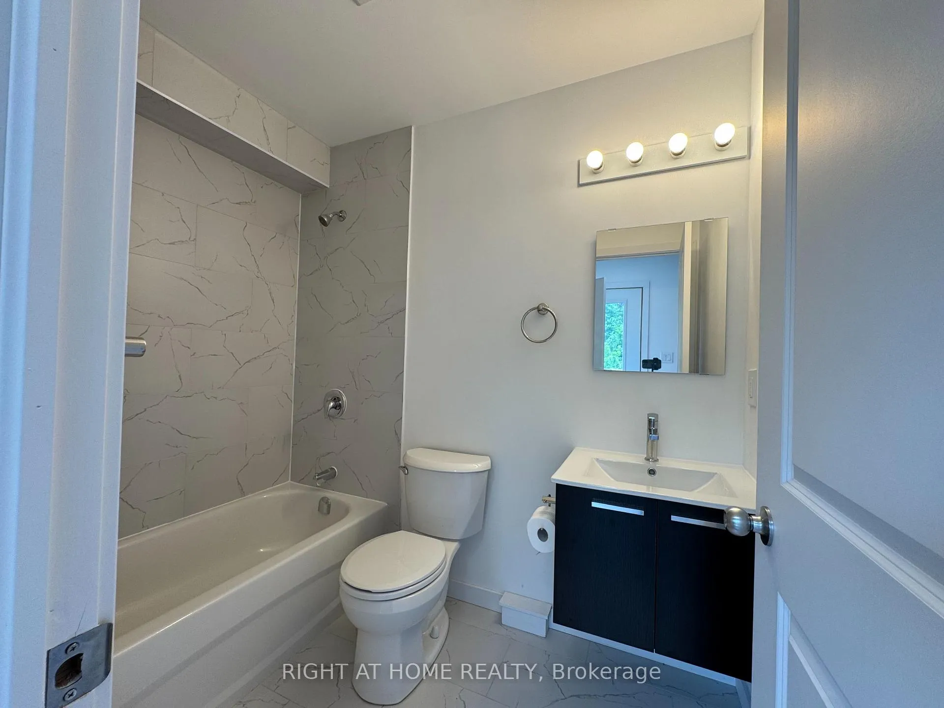Photo 12 of Unit (Main), 119 Highriver Trail, Welland, Broadway — HOMEH