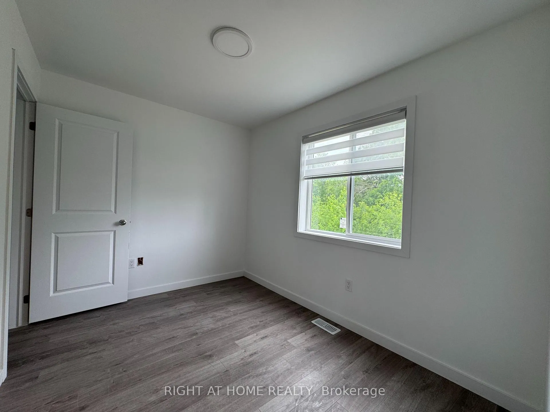 Photo 13 of Unit (Main), 119 Highriver Trail, Welland, Broadway — HOMEH
