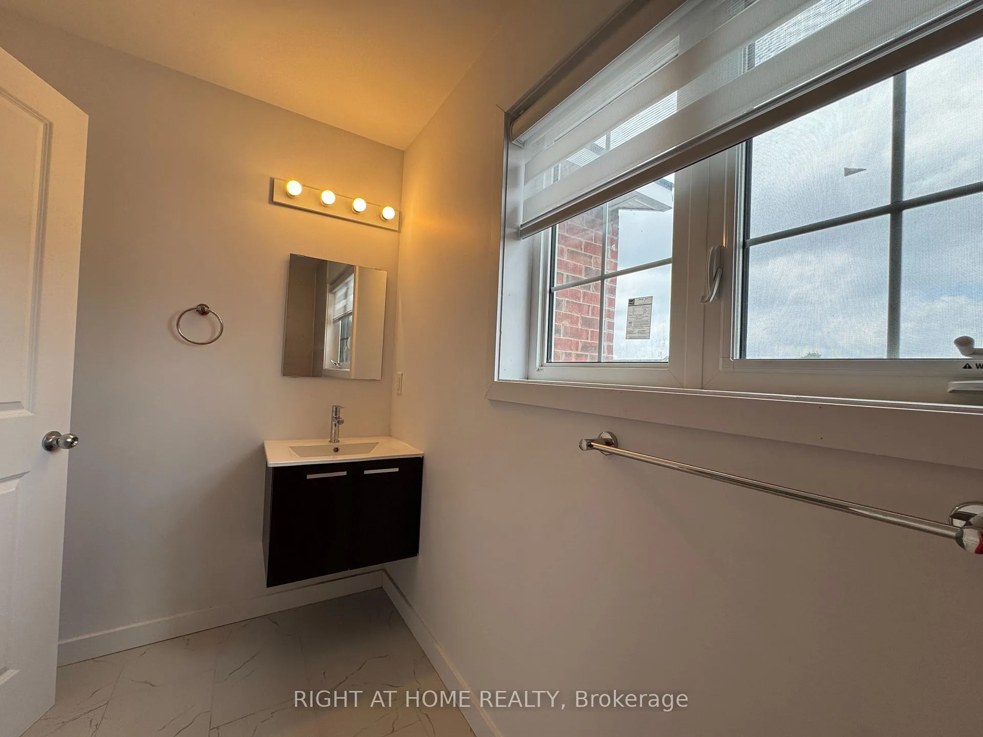 Photo 22 of Unit (Main), 119 Highriver Trail, Welland, Broadway — HOMEH