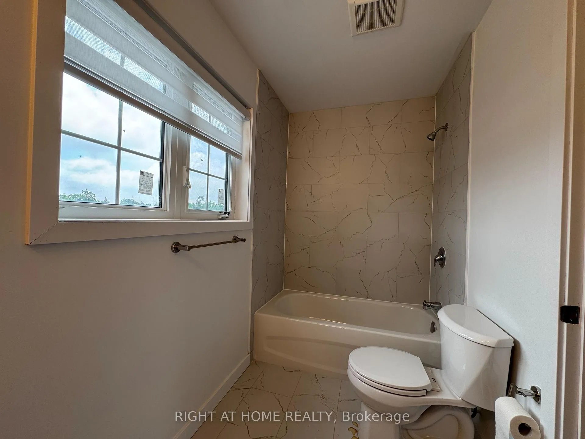 Photo 23 of Unit (Main), 119 Highriver Trail, Welland, Broadway — HOMEH