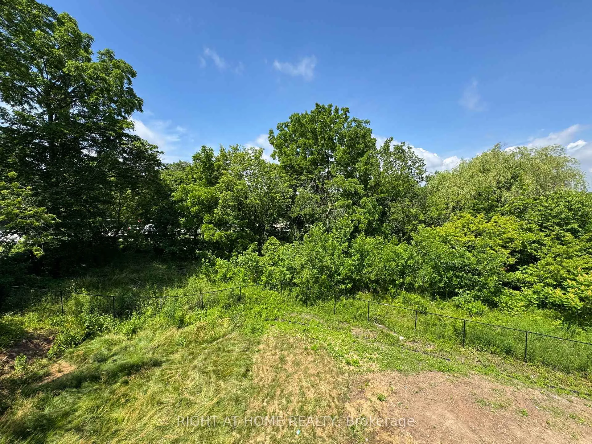 Photo 24 of Unit (Main), 119 Highriver Trail, Welland, Broadway — HOMEH
