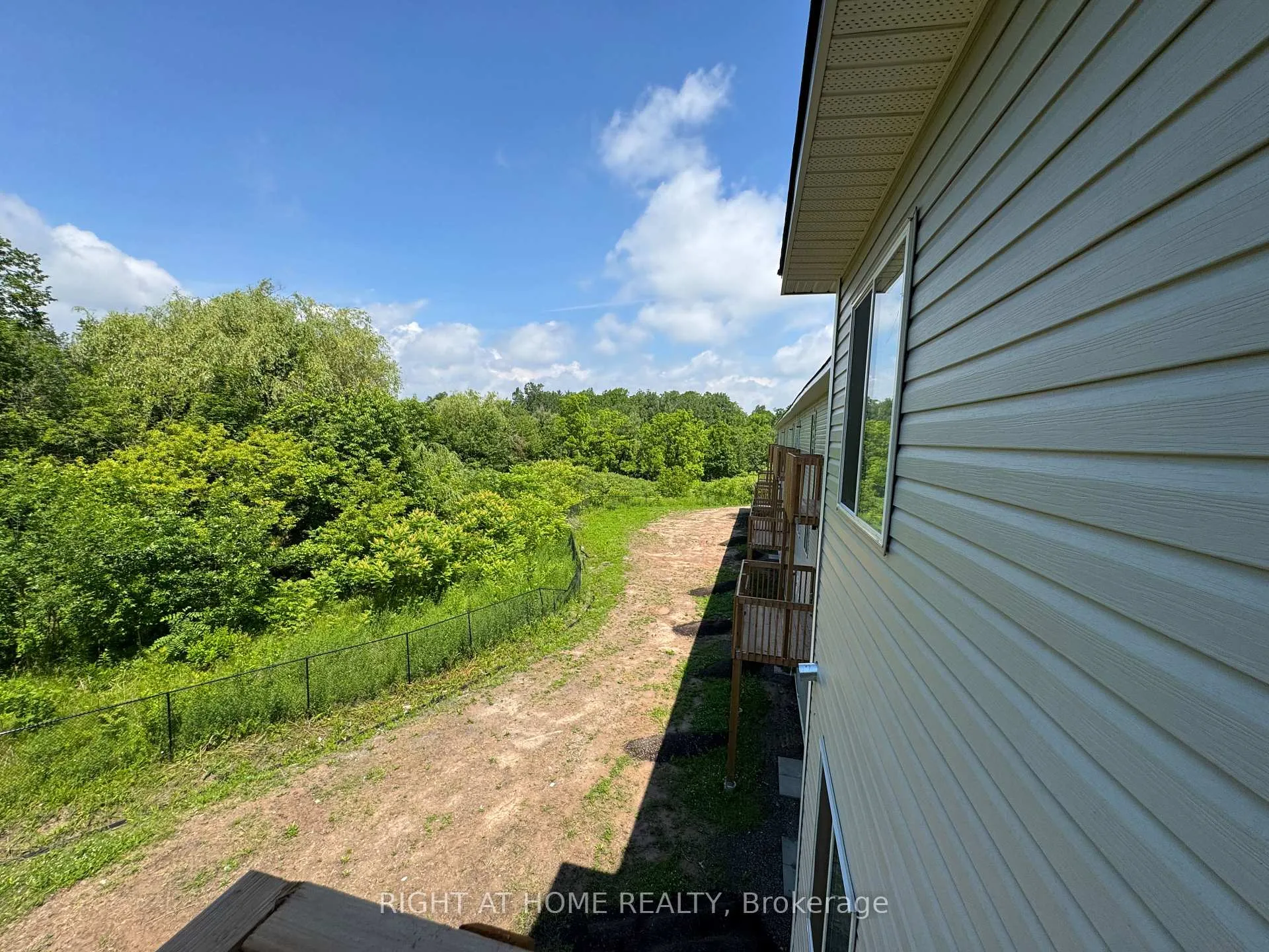 Photo 25 of Unit (Main), 119 Highriver Trail, Welland, Broadway — HOMEH