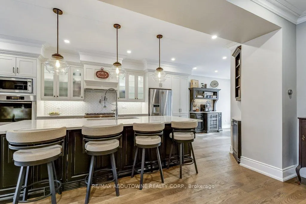 Photo 6 of 21 Chisholm Street, Oakville, Central — HOMEH