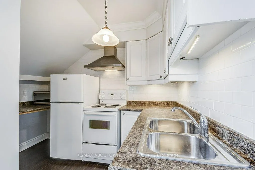 Photo 36 of 21 Chisholm Street, Oakville, Central — HOMEH