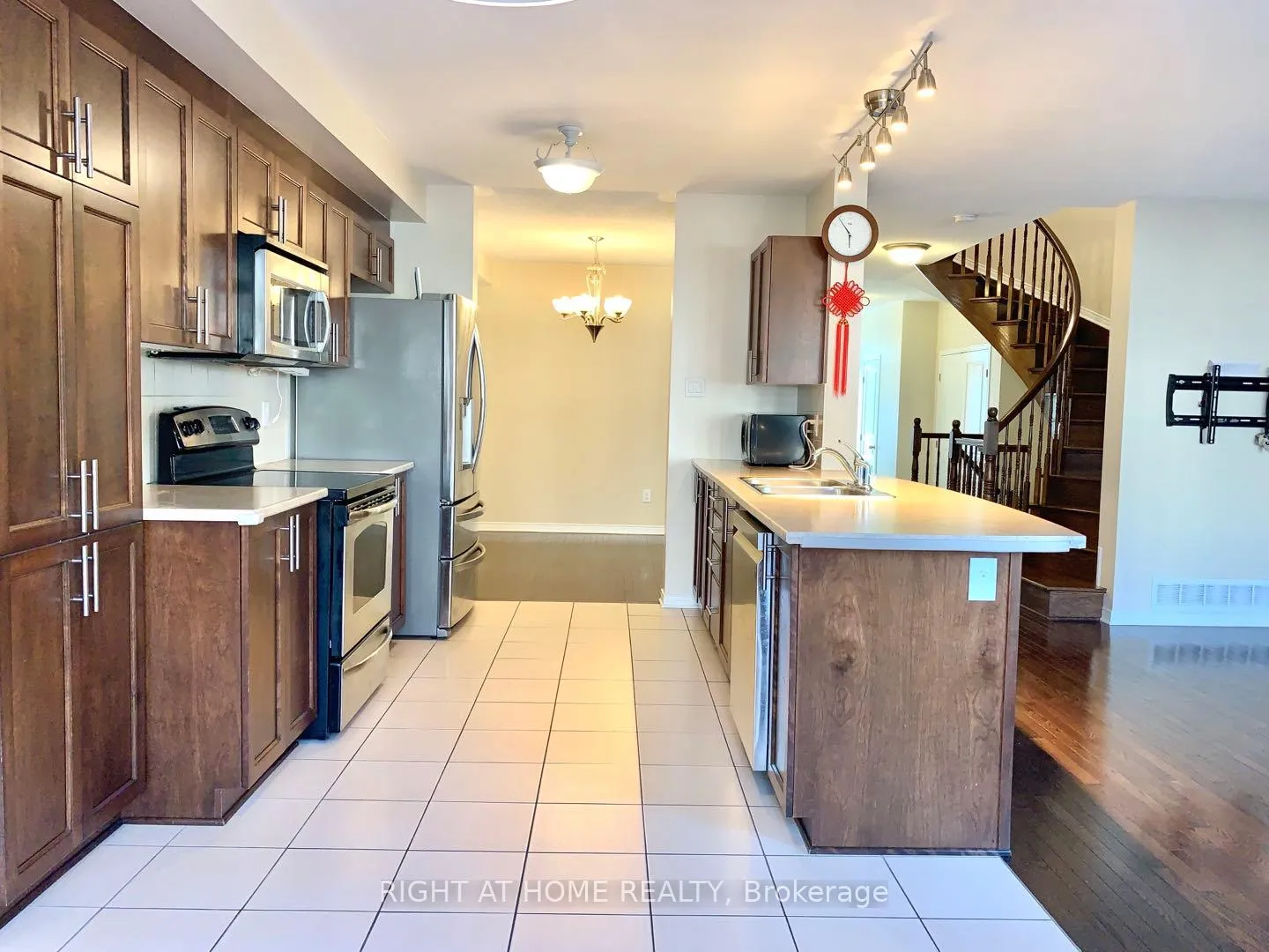 Photo 2 of 1602 Westhall Way, Ottawa, Kanata - Emerald Meadows/Trailwest — HOMEH