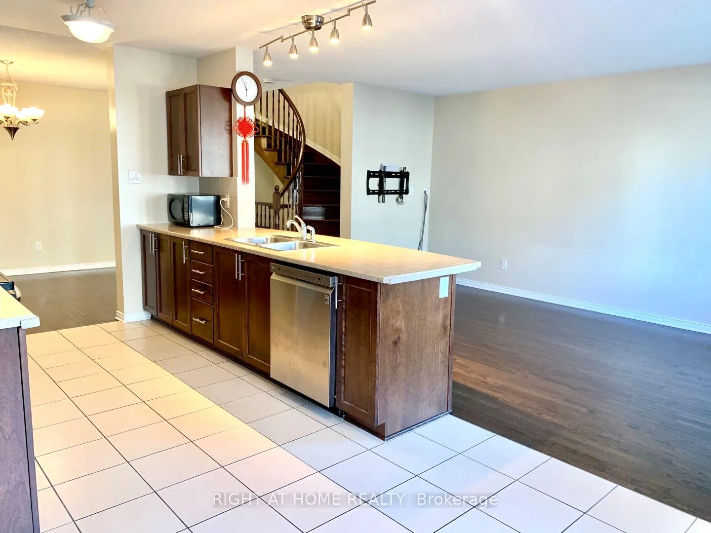 Photo 4 of 1602 Westhall Way, Ottawa, Kanata - Emerald Meadows/Trailwest — HOMEH