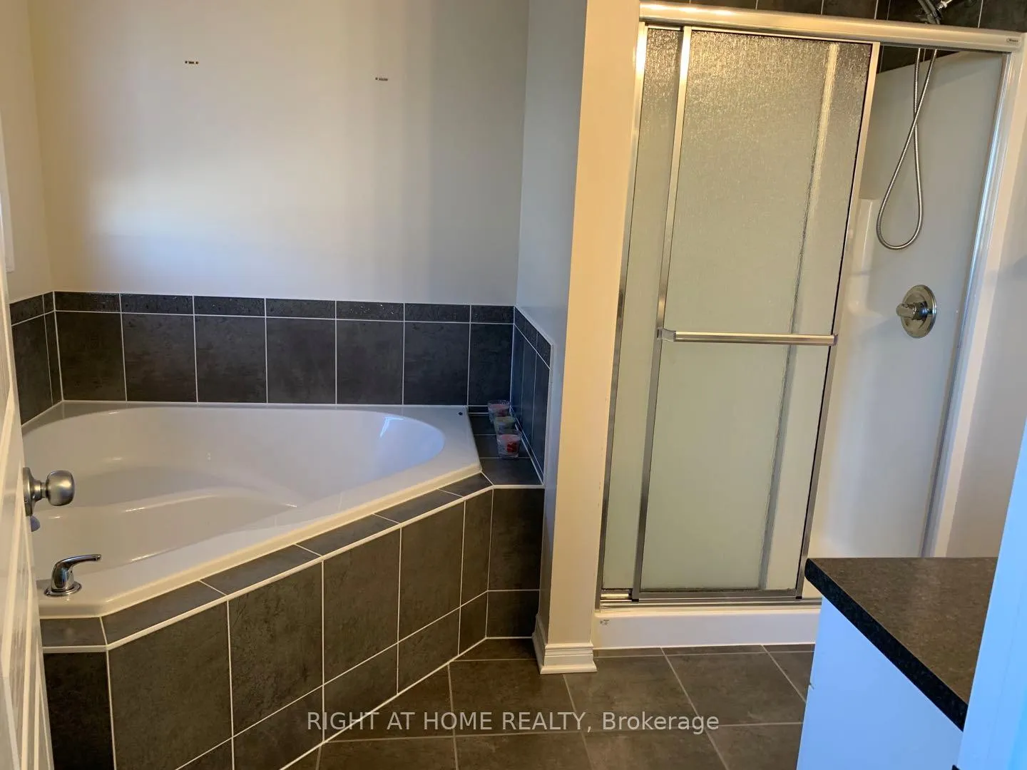 Photo 14 of 1602 Westhall Way, Ottawa, Kanata - Emerald Meadows/Trailwest — HOMEH