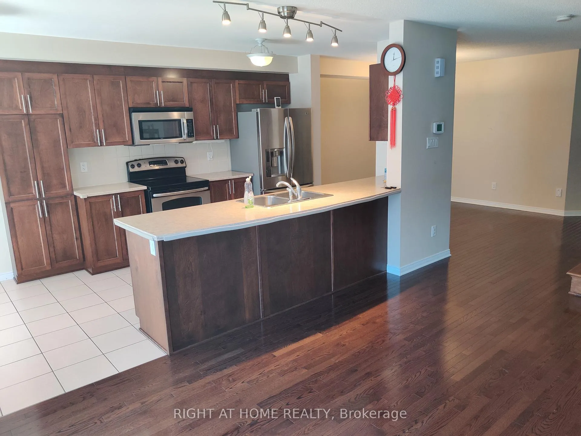 Photo 16 of 1602 Westhall Way, Ottawa, Kanata - Emerald Meadows/Trailwest — HOMEH