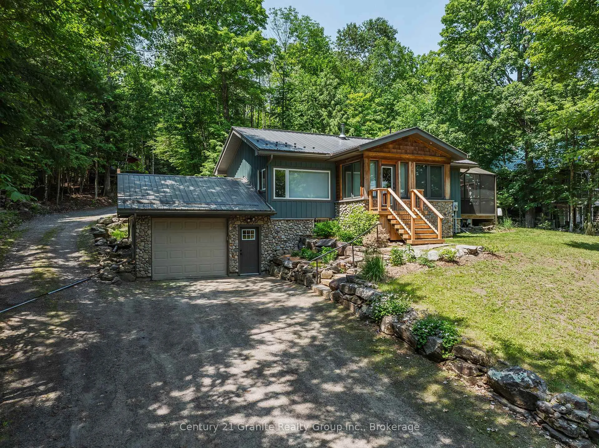 Photo of 1283 Wonderland Road