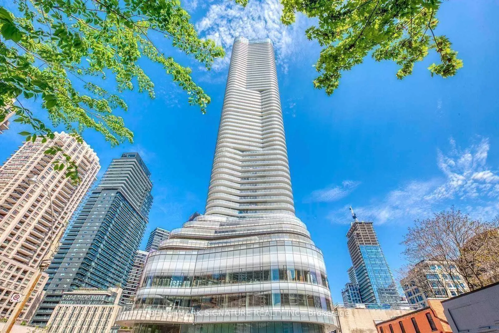Front of Unit 2512, 11 Wellesley Street W