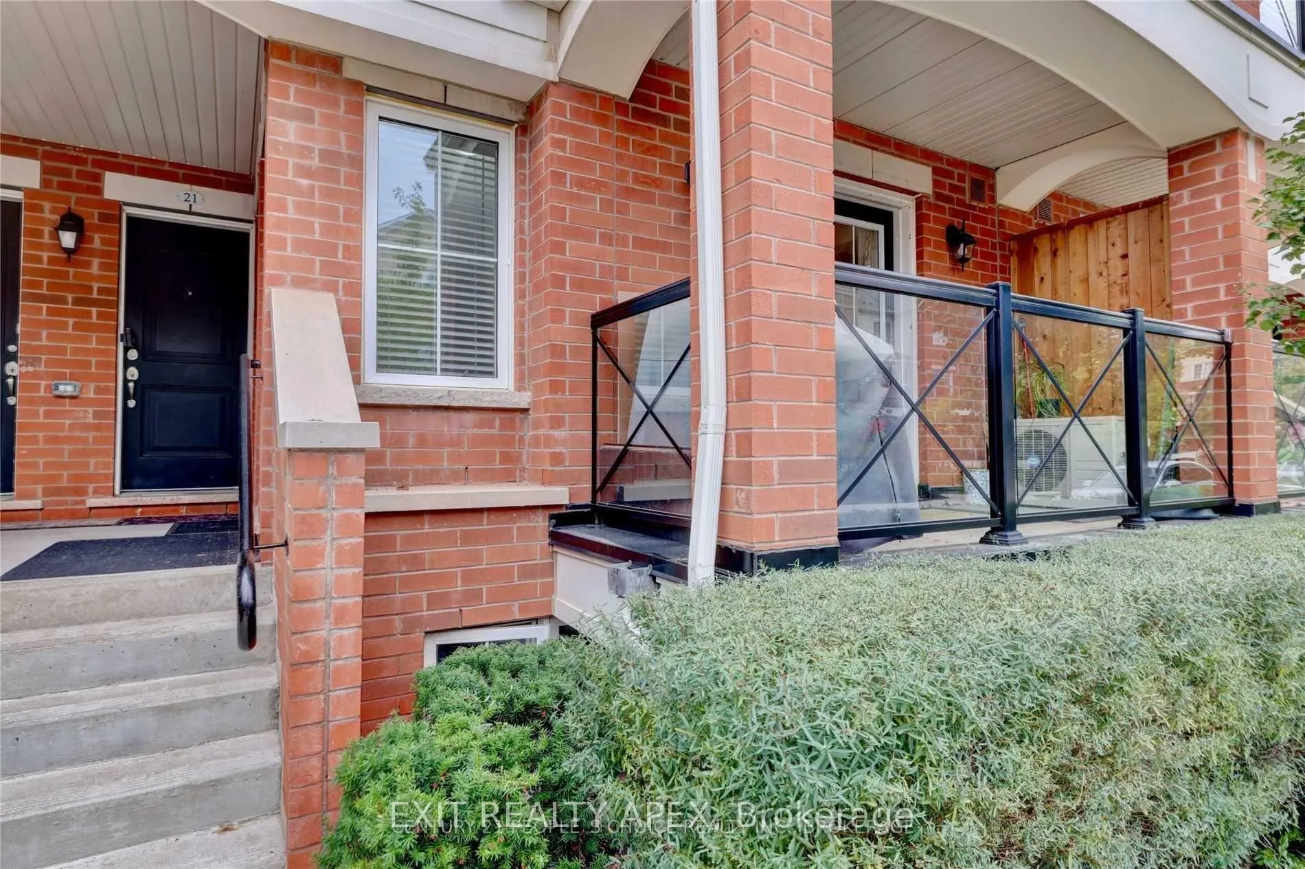 Photo 2 of Unit 19, 2504 Post Road, Oakville, River Oaks — HOMEH