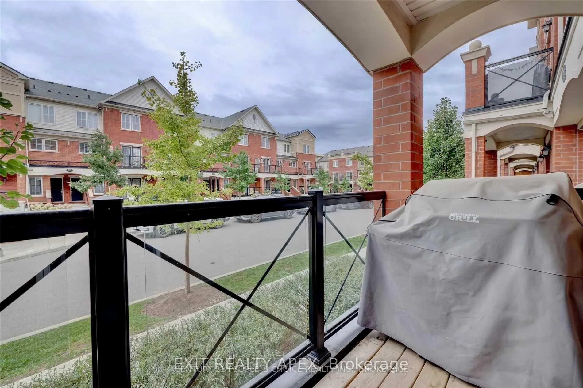 Photo 5 of Unit 19, 2504 Post Road, Oakville, River Oaks — HOMEH