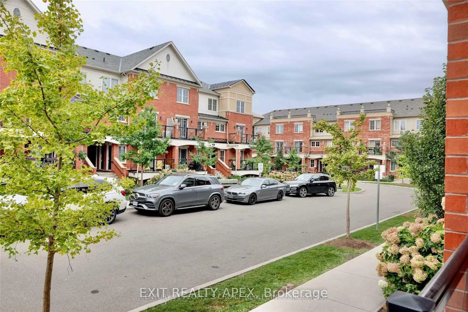 Photo 7 of Unit 19, 2504 Post Road, Oakville, River Oaks — HOMEH
