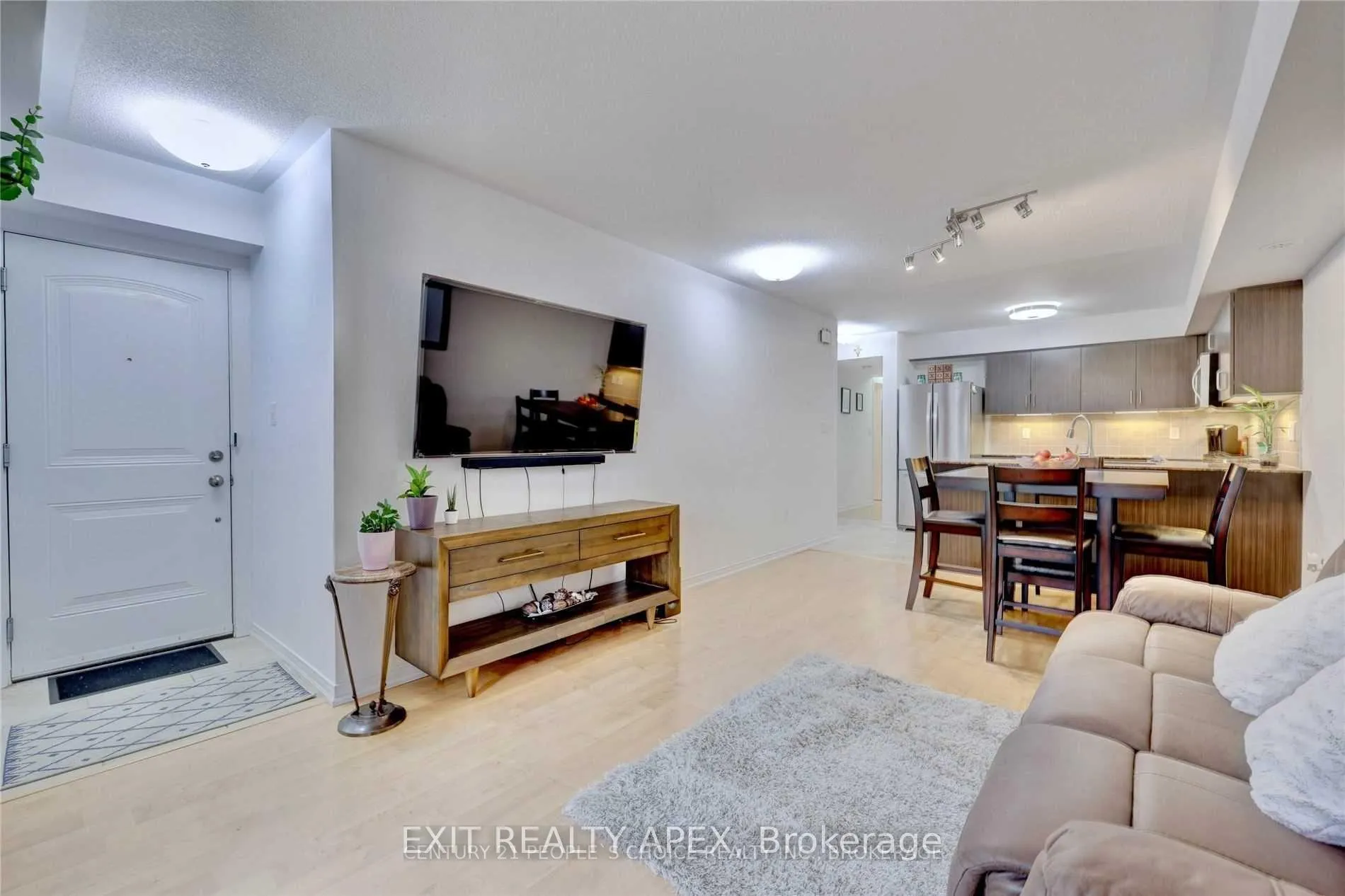 Photo 13 of Unit 19, 2504 Post Road, Oakville, River Oaks — HOMEH