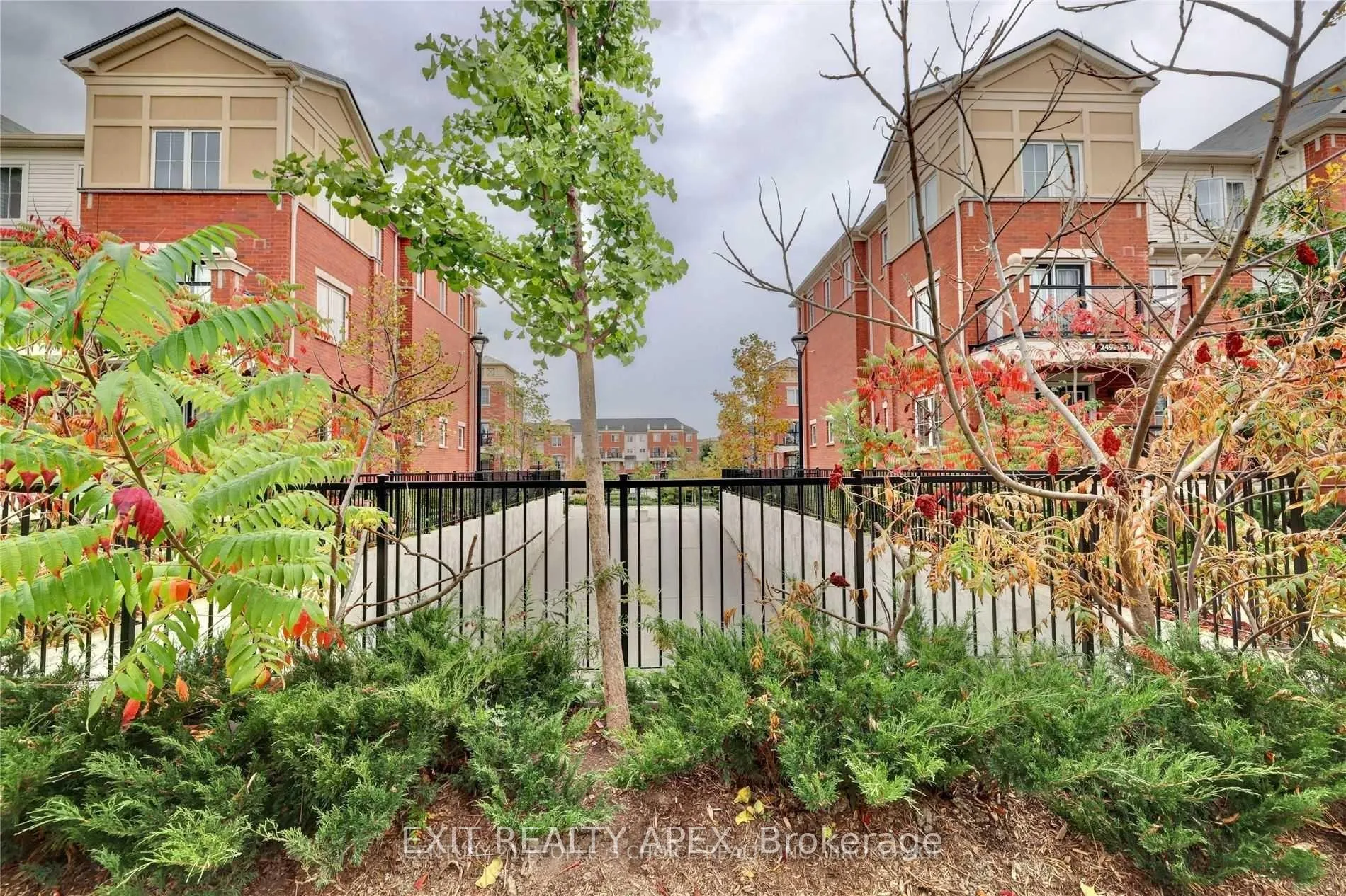Photo 32 of Unit 19, 2504 Post Road, Oakville, River Oaks — HOMEH