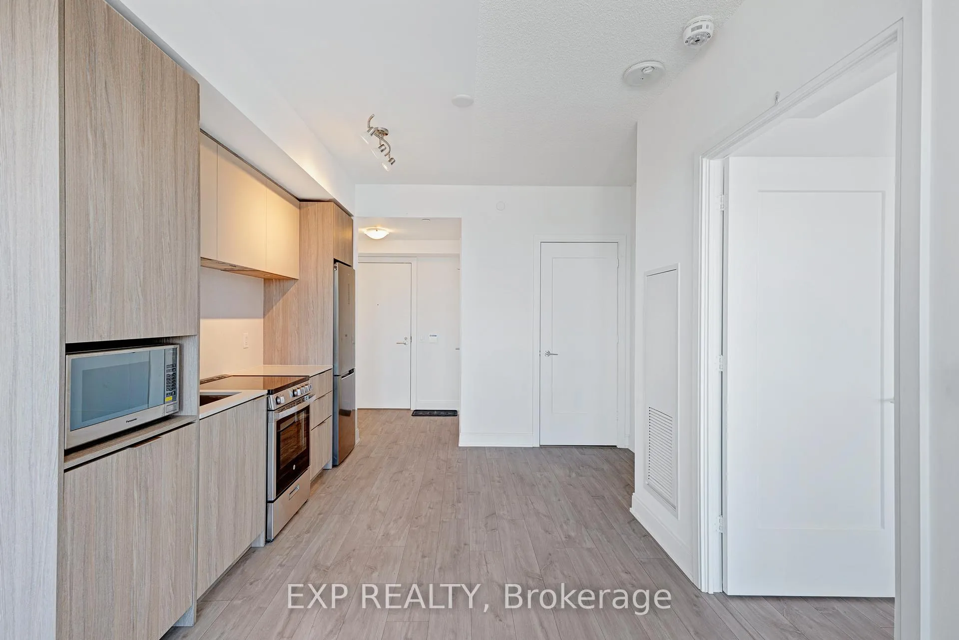 Photo 10 of Unit 4701, 70 Annie Craig Drive, Etobicoke, Mimico — HOMEH