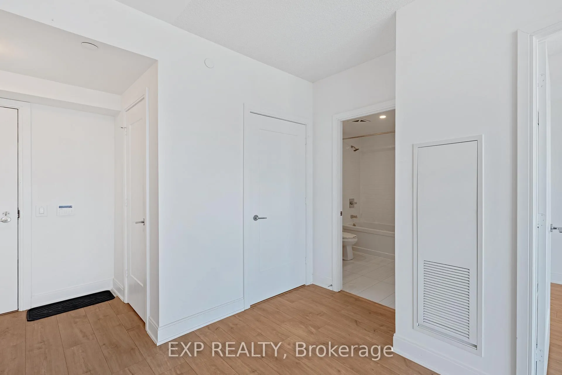 Photo 15 of Unit 4701, 70 Annie Craig Drive, Etobicoke, Mimico — HOMEH