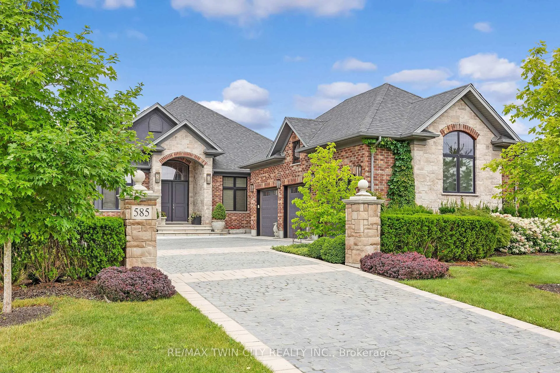 Photo 1 of 585 Regal Place, Waterloo, Erbsville/Laurelwood — HOMEH