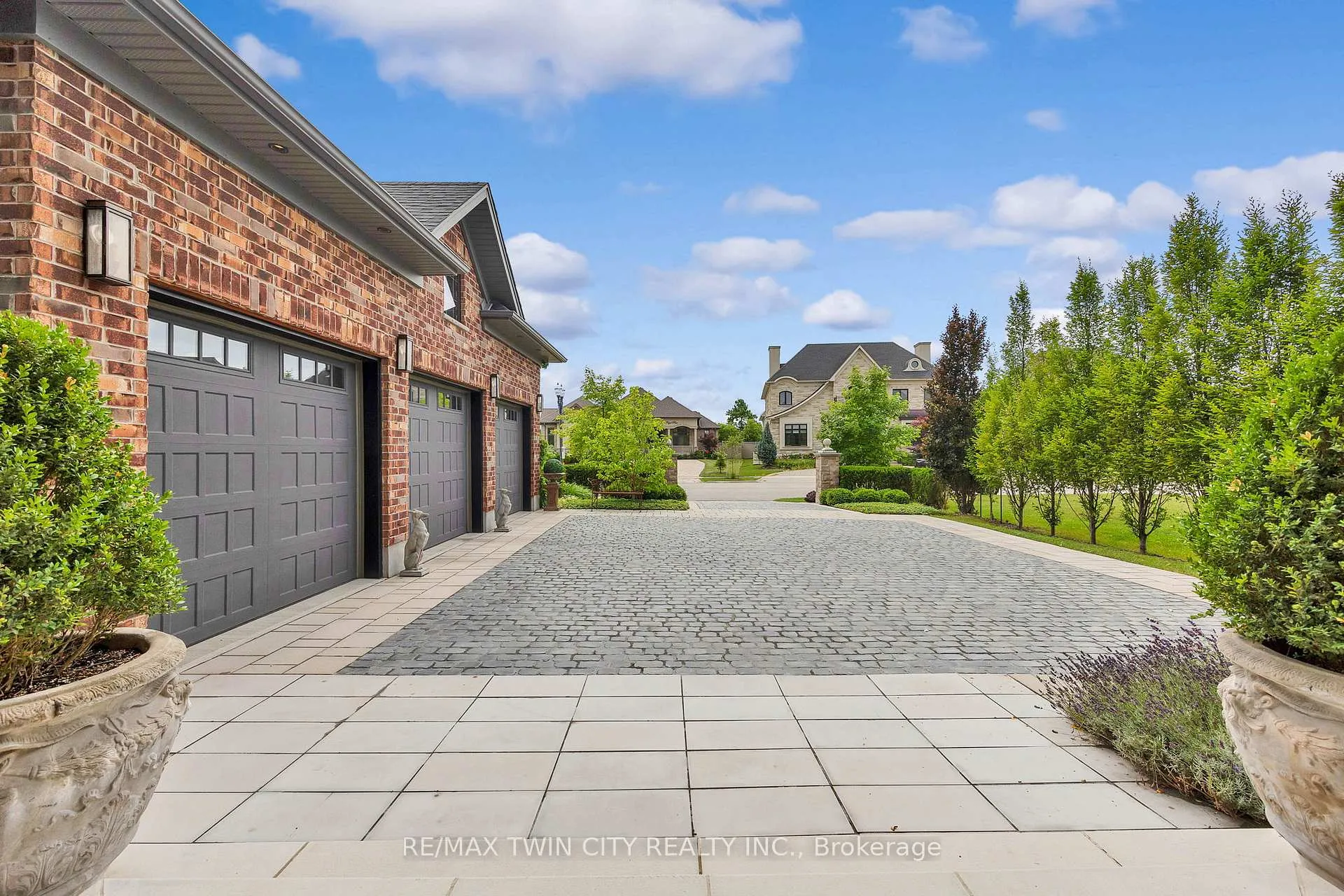 Photo 2 of 585 Regal Place, Waterloo, Erbsville/Laurelwood — HOMEH
