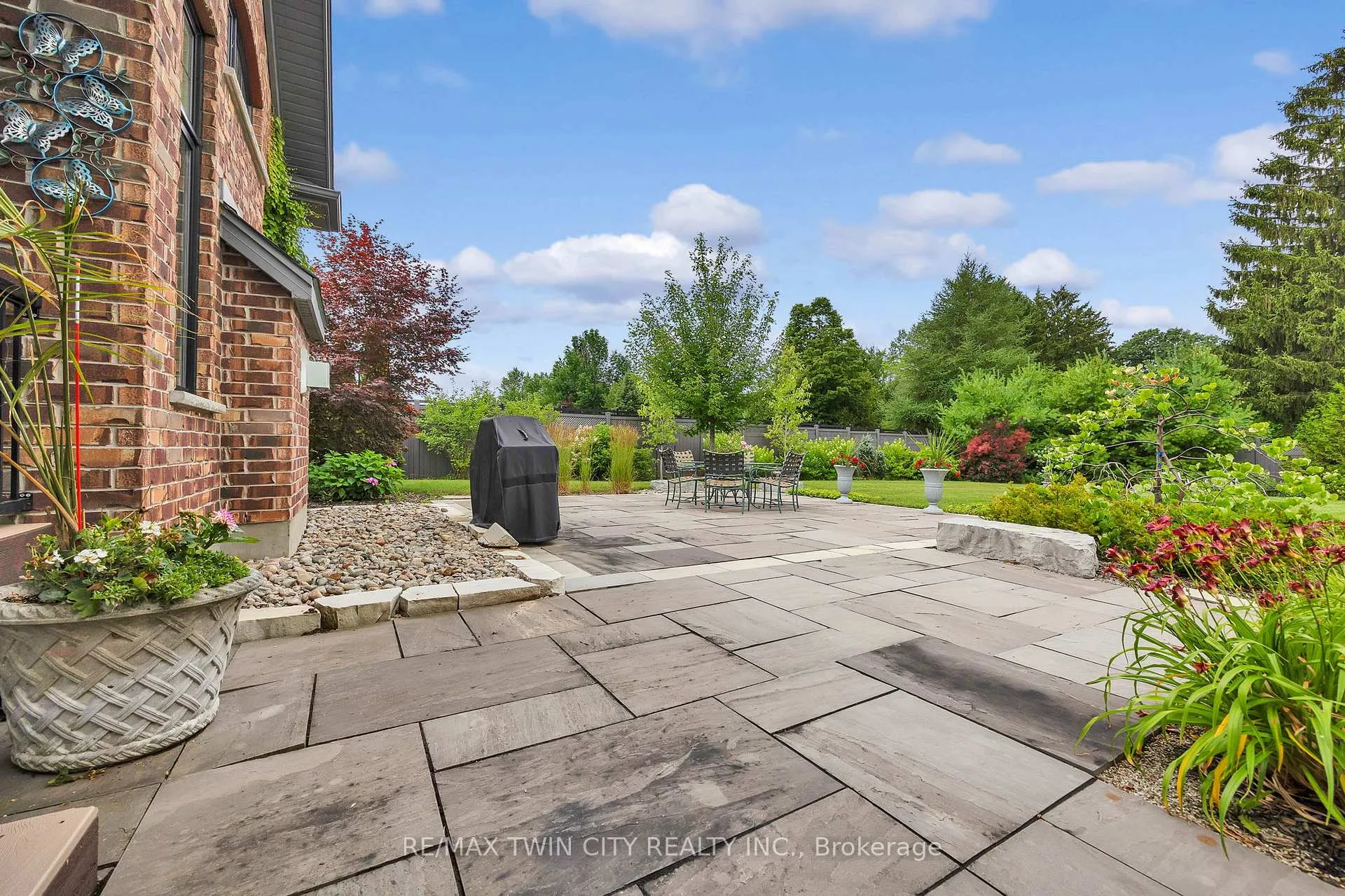 Photo 3 of 585 Regal Place, Waterloo, Erbsville/Laurelwood — HOMEH