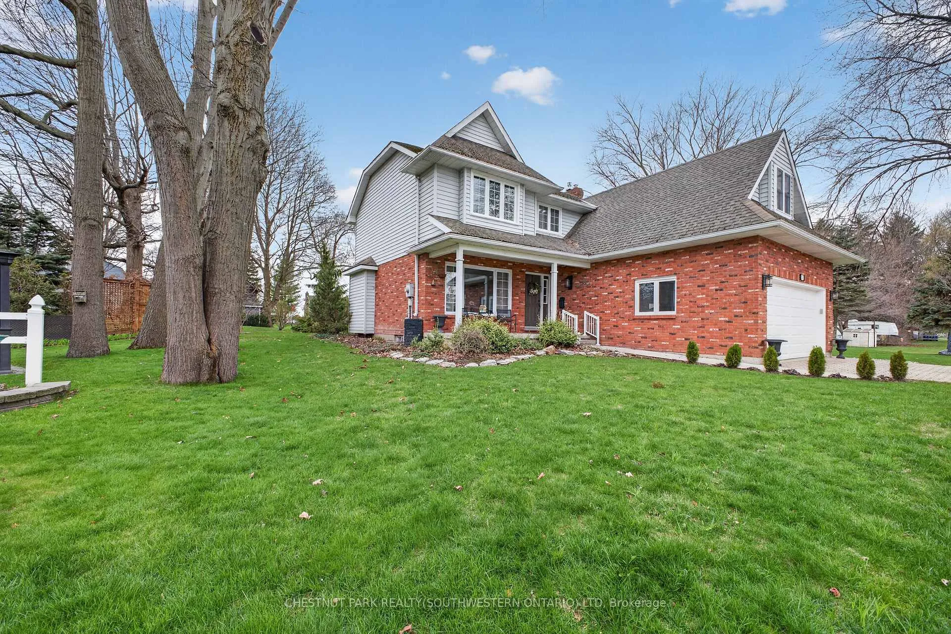Photo 4 of 24 Lakeside Place E, Port Colborne, Sugarloaf — HOMEH