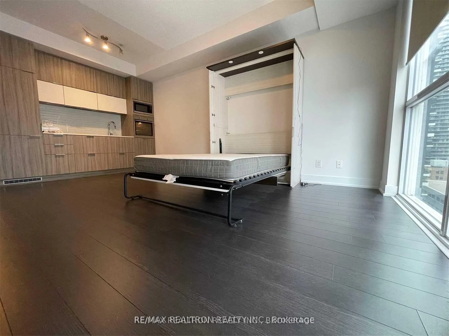 Photo 2 of Unit 1710, 318 Richmond Street, Toronto, Waterfront Communities — HOMEH