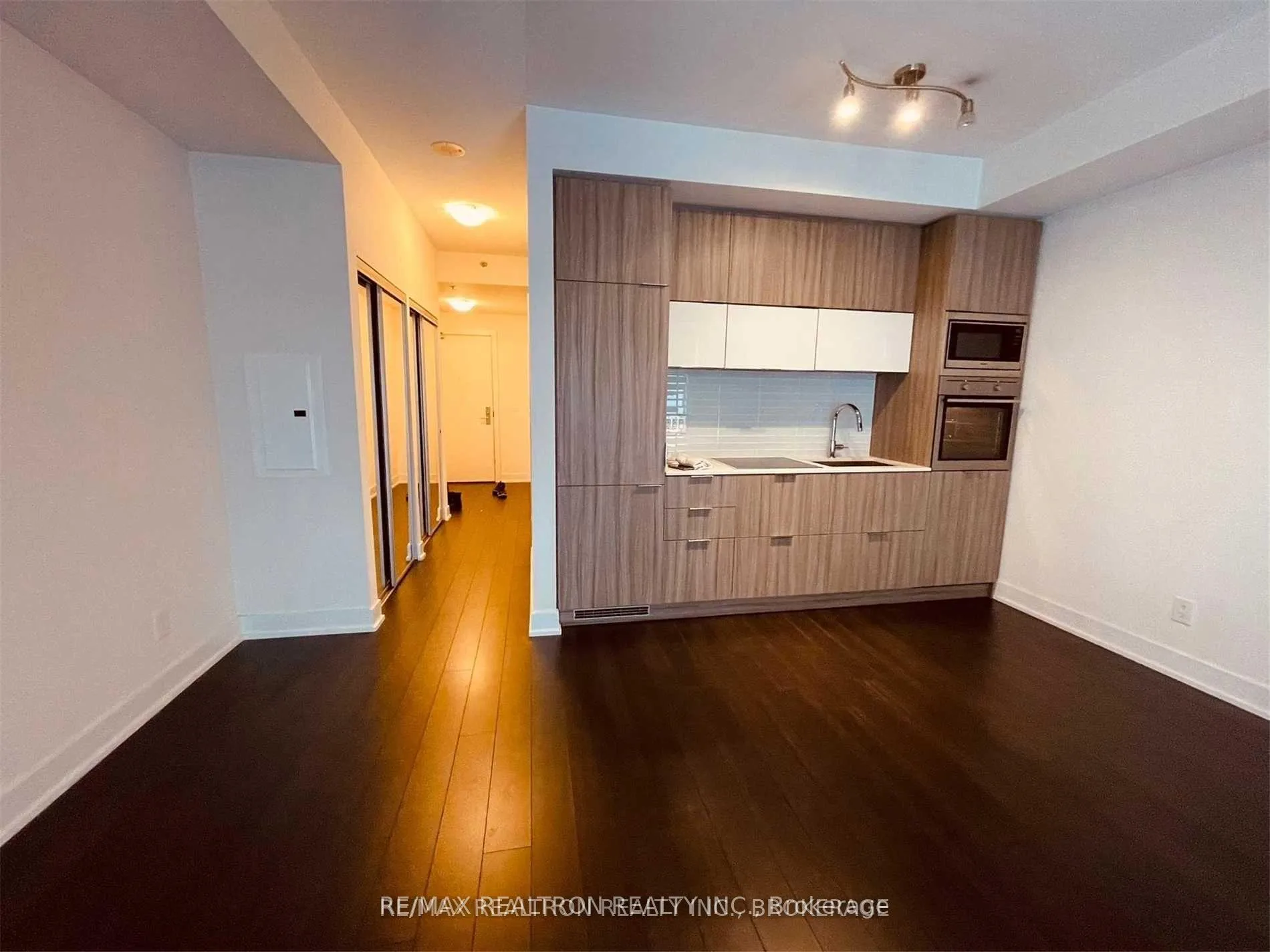 Photo 4 of Unit 1710, 318 Richmond Street, Toronto, Waterfront Communities — HOMEH