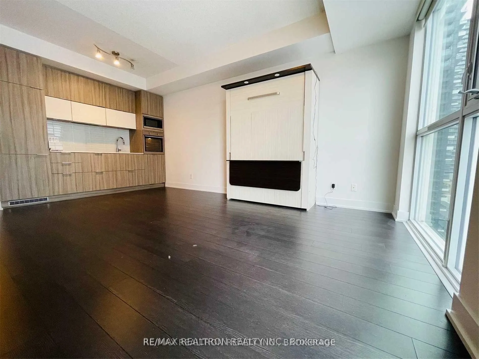 Photo 3 of Unit 1710, 318 Richmond Street, Toronto, Waterfront Communities — HOMEH