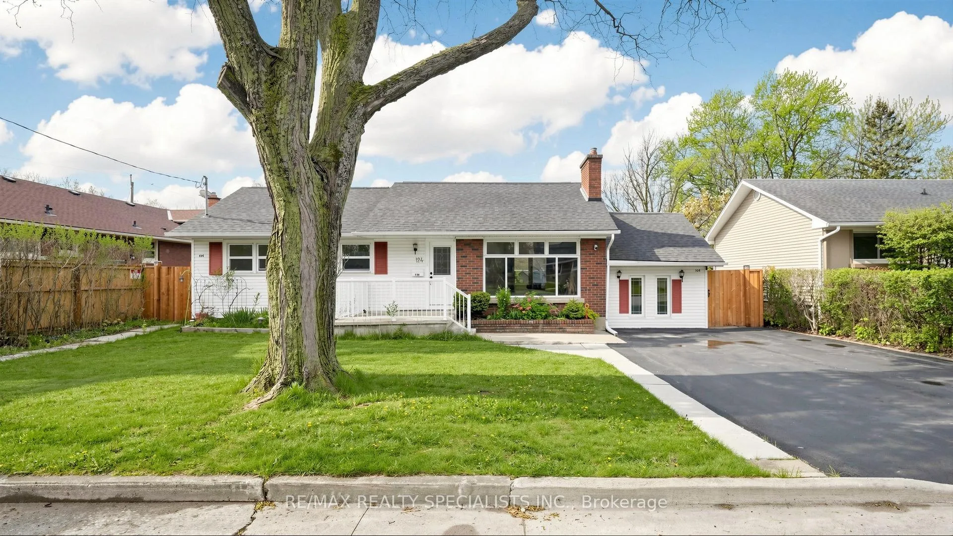 Photo 1 of 124 Village Road, St. Catharines, Glendale/Glenridge — HOMEH