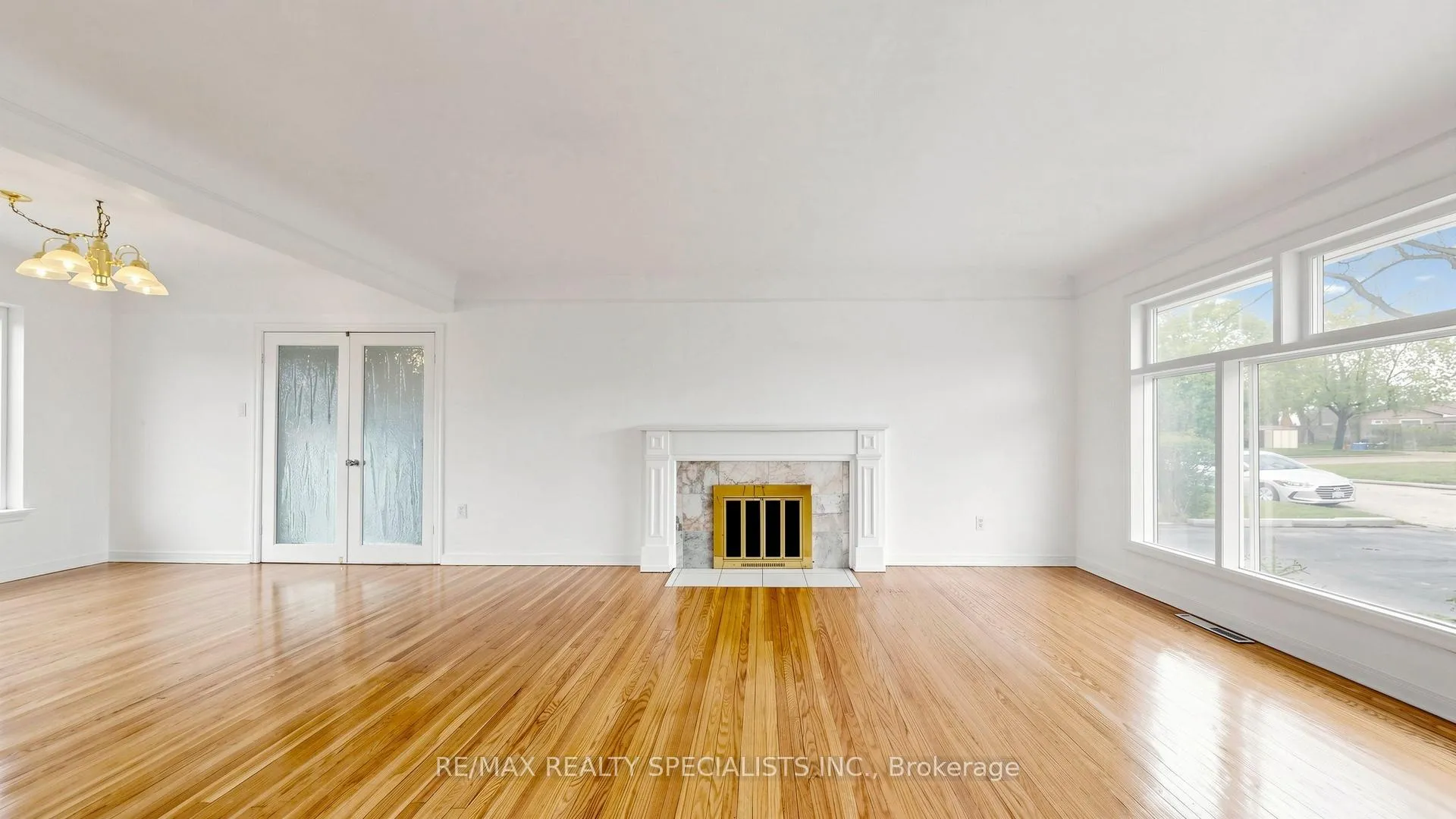Photo 5 of 124 Village Road, St. Catharines, Glendale/Glenridge — HOMEH