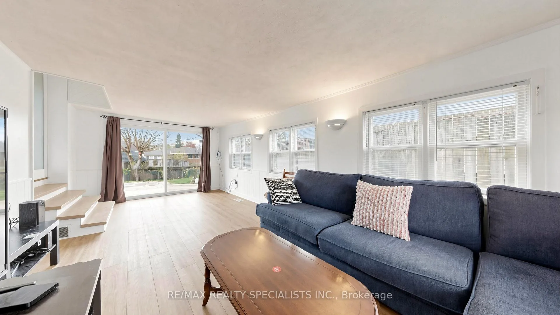 Photo 7 of 124 Village Road, St. Catharines, Glendale/Glenridge — HOMEH